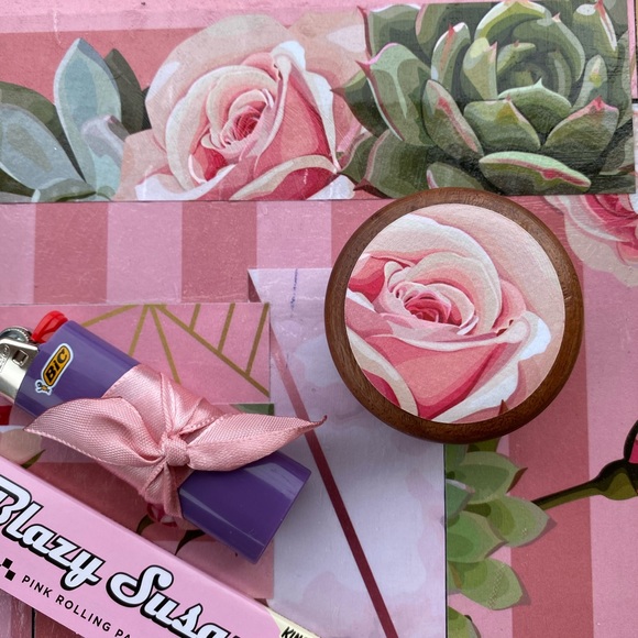 When A Woman Smokes Kit 💨 - Picture 7 of 14